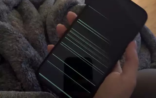 iphone 14 green lines on screen