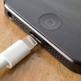 iphone with lightning cable connectivity problems