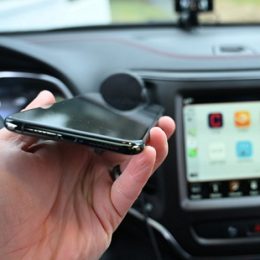 iPhone 11 CarPlay crackling sound during phone calls