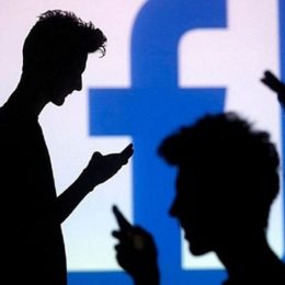 Users sharing messages on Facebook Messengers