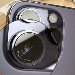 iPhone 14 Pro camera lens crack